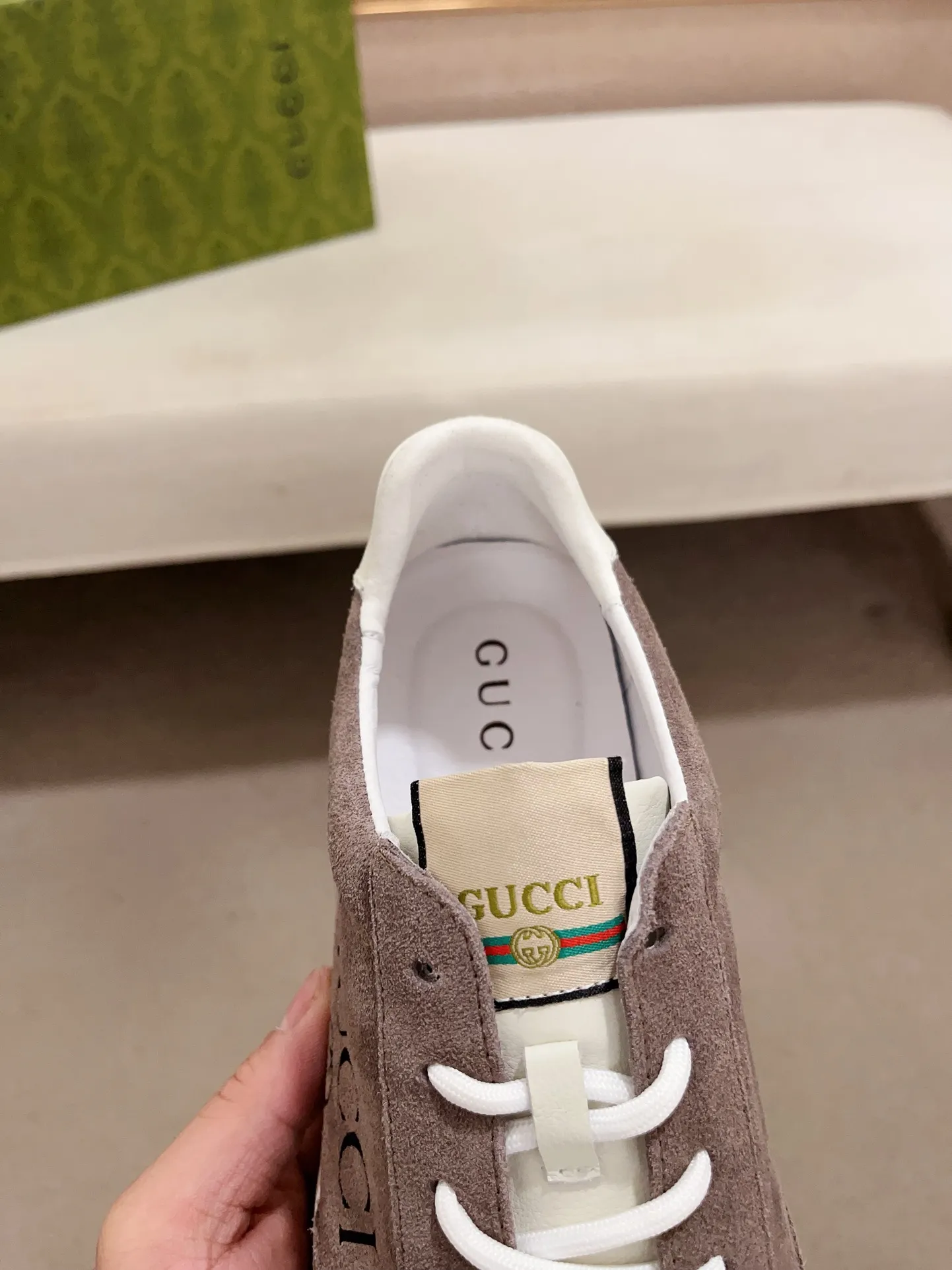 Men's shoes 💰 462 💰 High-quality new GUCCI counters are launched simultaneously. The new men's shoes, 😘fabrics are selected from imported cowhide, and the lining is sheepskin lining. 👍🏿 High-end ☄️ air-cushion molded anti-slip rubber outsole, exquisite lines, simple and elegant, comfortable and high-end for leisure travel. Code number: 38 to 44 (45 can be customized and cannot be returned or exchanged)